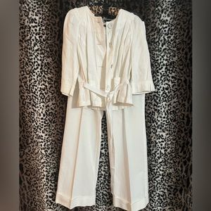 I pair this Apt.9 crop jacket with these Rafaella slacks as a suit. It worked ♥️